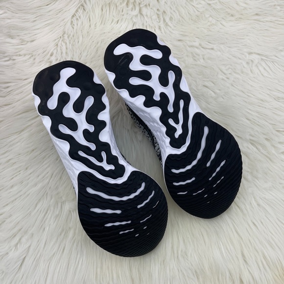 Men's Nike React Infinity Run Flyknit 3 Smoke Grey Sneakers - Picture 6 of 7